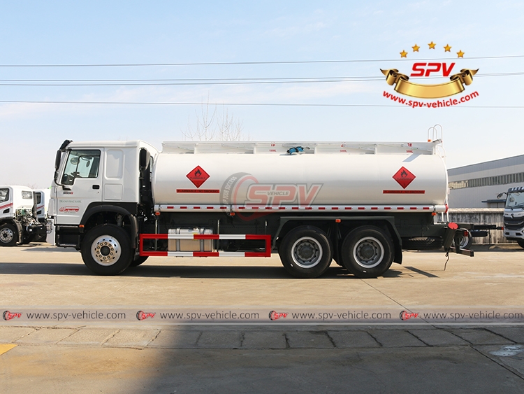 20,000 Litres Fuel Bowser Truck Sinotruk - Left Side View